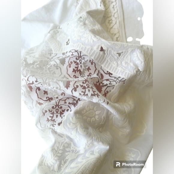 Beautiful V-Neck Top Blouse - Picture 7 of 7